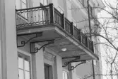 Residenset. Fasad mot vattnet. Detalj balkong.