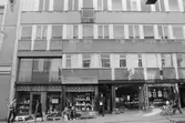 Guldsmeden 11. Del av fasad mot sydost.