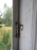 Interiör från köket i parstugan på Nygårdsgården i Bingsjö. Köket är beläget i det rum innanför förstugan som i parstugor vanligen brukar vara kammare. Troligen fick köket sin placering i samband med att byggnaden flyttades. Den stod ursprungligen på annan plats i byn men flyttades omkring 1860–1861 till nuvarande plats som då var åkermark.