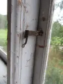 Interiör från köket i parstugan på Nygårdsgården i Bingsjö. Köket är beläget i det rum innanför förstugan som i parstugor vanligen brukar vara kammare. Troligen fick köket sin placering i samband med att byggnaden flyttades. Den stod ursprungligen på annan plats i byn men flyttades omkring 1860–1861 till nuvarande plats som då var åkermark.