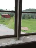Interiör från övre salen i parstugan på Nygårdsgården i Bingsjö. Byggnaden stod ursprungligen på annan plats i byn men flyttades omkring 1860–1861 till nuvarande plats som då var åkermark.