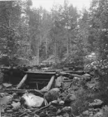 Leksand. Skeberg. Fall (t.h.) och gamla dammar.


