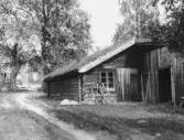 Leksand. Rönnäs  V. Smedja med kolbod.

