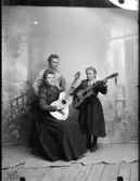 Gitarrspelande damer