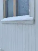 Kungsbergs bönhus, närbild på panel, fönsterfoder och fönsterbågar.