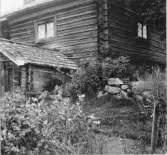 Leksand, Böle. Kajgården och Ahls stuggu [stuga] med blyfönster.

