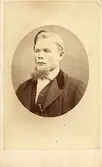 Porträtt av styrman P. Aug. Hillstedt, Cardiff (enligt text baksida kort).