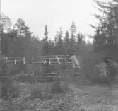 Leksand. Mårtanbergshyttan. Gammal såg och stuga.

