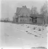 Leksand. Modernt glasskåpshus.

