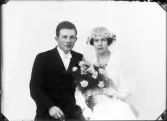 Brudparet Karlsson från Börstils socken, Östhammar, Uppland 1928