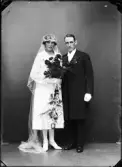 Brudparet Wedin från Mälby, Östhammar, Uppland 1927