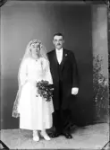Brudparet Lundberg från Forsmarks socken, Uppland 1921
