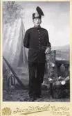 Porträtt av man i militäruniform.