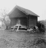 Garphyttan, Grytnäs.Tolvmansgård, härbre med krusade vindbrädor.

