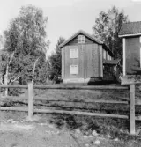 Hyttan, Grytnäs. Skoglunds manbyggnadens gavel.

