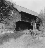 Kårbo. Grytnäs. Simens gård. Svalbod, Lagt med enkupigt tegel.