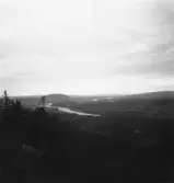 Gagnef. Djurmo. Älven och Gimsklack från Djurmoklack.

