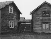 Gagnef. Gröntuv. Mörtgården med hörnport.

