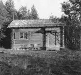 Gagnef. Minnesstugan, knästuga.

