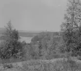 Gagnef. Gråda. Älven och kyrkan från Minnesstugan.

