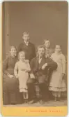Kabinettsfotografi - Johan Arvid de Wahl med familj från Skokloster, Uppsala