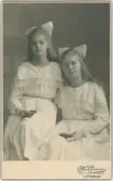 Kabinettsfotografi - Britta och Karin Lundberg, Uppsala 1919