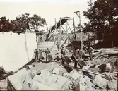 Byggandet av Älvkarleby kraftverk genomfördes av rallare och anläggningsarbetare, omkring år 1906 (enligt text i album).