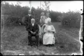 Fredrik och Maja Jansson med familj
