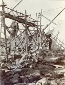 Lantmätare som utför mätning under byggandet av Älvkarleby kraftverk, omkring 1906 (enligt text i album).