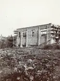 Byggandet av maskinhallen vid uppförandet av Älvkarleby kraftverk, omkring 1906 (enligt text i album).