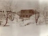 Byggandet av Älvkarleby kraftverk där maskinhallen är under uppbyggnad, omkring 1906 (enligt text i album).