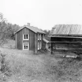 Hedemora. Garpenberg. Högtjärn. Grönkvists manbyggnad och uthuslänga. 1929-1930.
