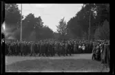 Inmarsch av en grupp knektar.