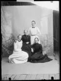 kvinnor i ateljé