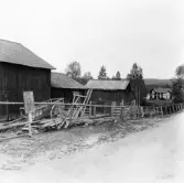 Hedemora. Garpenberg. Jelken. Svens. Stall med takved. 1929-1930.