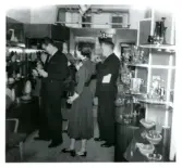 Försäljning i butik, Bo Fajans 1940-tal.
