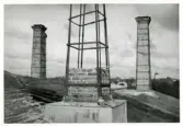 Arbete med taket på fabriken 1951, skortstenarna, Bo Fajans.