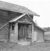 Malung. Mon. Norra Olarsgårdens farstukvist.


