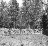 Malung. Tyngsjö kapellag. Gamla smidda gravvårdar på Tyngsjö kyrkogård.

