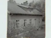 Exteriörbild av bostadshus från vägen. Bångbro, Släp.