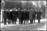 En grupp unga män