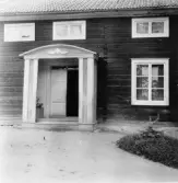Stora Skedvi. Arkhyttan. Kullbacken, lilla byggningen.

