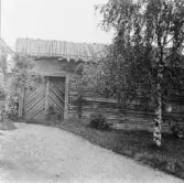 Stora Skedvi. Gussarvshyttan. Kjellstedts Björänget. Jakobs i mitten, kyrkan i bakgrunden. t.v.


