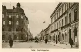 Vykort över Drottningatan, Gävle. Skriven text på baksidan, adresserat Sonja Sundberg.