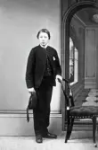 Avfotograferade äldre porträtt av konsul Robert Jobson i olika åldrar till ett litet hyllningshäfte i samband med hans 70-årsdag den 13 oktober 1921. Även bildnr GB3_17246 ingår. Häftet är bevarat, se VMA12190 K1a:5.