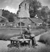 Man vid Alvastra klosterruin