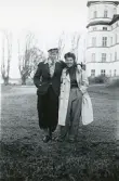 Bengt Hultin och Gunnel Persson vid Skokloster 18/5 1944 (enligt text i album och baksida kort).