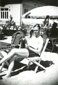 Åhussemester (enligt text i album). Text baksida kort: Bengt Hultin, Åhus midsommardagen 1944.