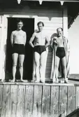 På Bellanders brygga, Norrlandet. 1944 (enligt text i album). Text baksida kort: 