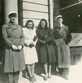 Vårsolen avnjutes. 1944 (enligt text i album).